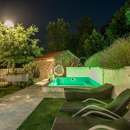 Village Property Trusa Tugare ภายนอก รูปภาพ