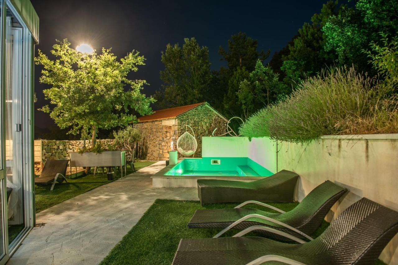 Village Property Trusa Tugare ภายนอก รูปภาพ