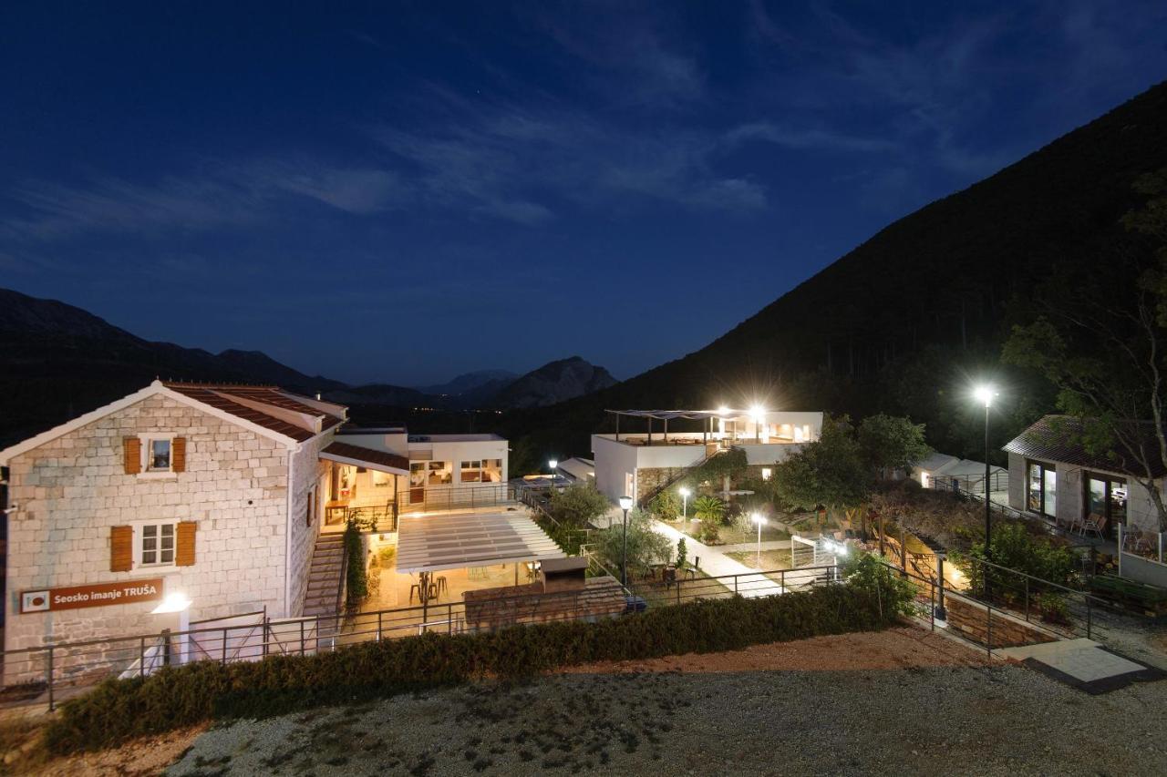 Village Property Trusa Tugare ภายนอก รูปภาพ