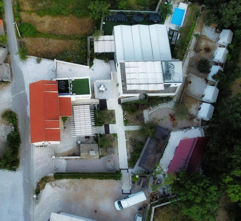 Village Property Trusa Tugare ภายนอก รูปภาพ